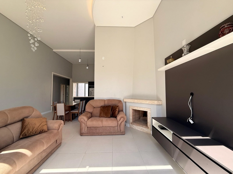 Casa a 50m do Mar, com 3 Dormitórios, Pé Direito Alto e Lareira!: 6ª foto da galeria de imagens do imóvel