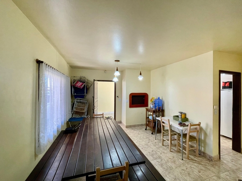 Ampla Residência com Anexo, Piscina e Espaço Gourmet em Dois Terrenos: 6ª foto da galeria de imagens do imóvel