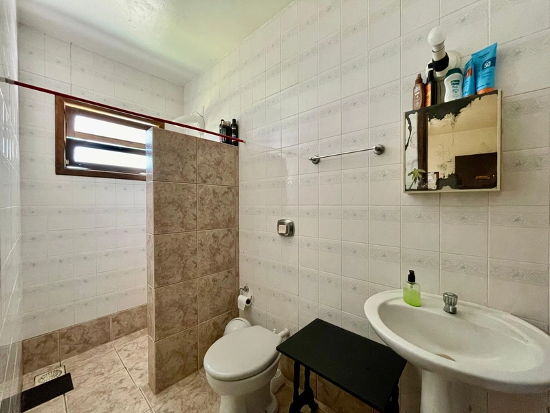 Ampla Residência com Anexo, Piscina e Espaço Gourmet em Dois Terrenos: 22ª foto da galeria de imagens do imóvel