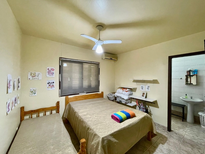Ampla Residência com Anexo, Piscina e Espaço Gourmet em Dois Terrenos: 12ª foto da galeria de imagens do imóvel