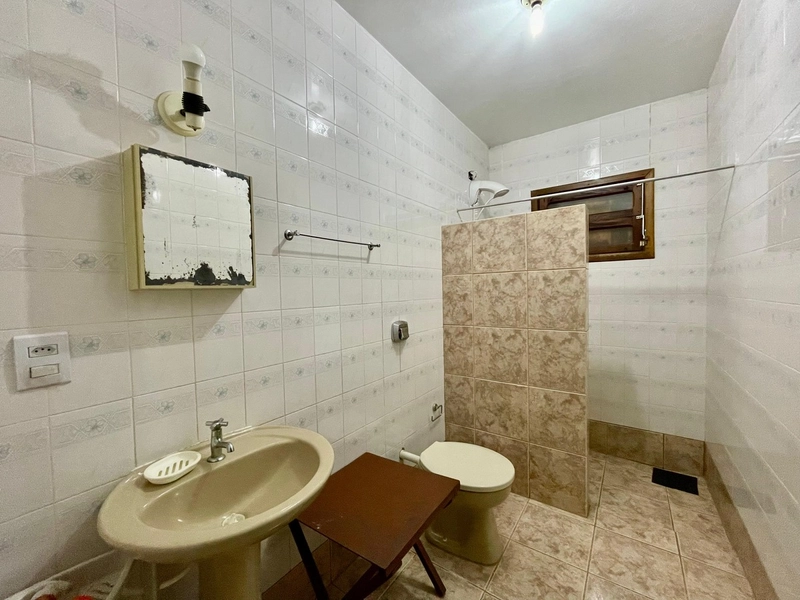 Ampla Residência com Anexo, Piscina e Espaço Gourmet em Dois Terrenos: 26ª foto da galeria de imagens do imóvel