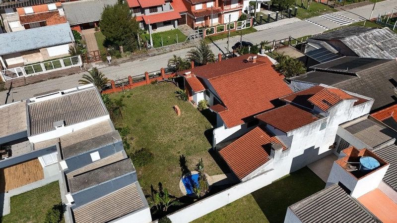 Ampla Residência com Anexo, Piscina e Espaço Gourmet em Dois Terrenos: 3ª foto da galeria de imagens do imóvel