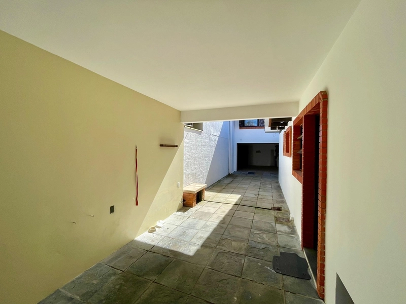 Ampla Residência com Anexo, Piscina e Espaço Gourmet em Dois Terrenos: 23ª foto da galeria de imagens do imóvel