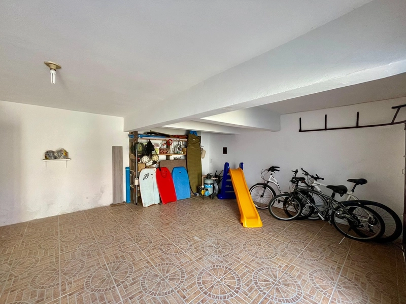 Ampla Residência com Anexo, Piscina e Espaço Gourmet em Dois Terrenos: 27ª foto da galeria de imagens do imóvel