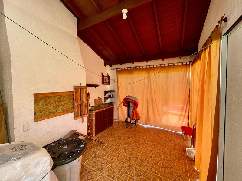 Ampla Residência com Anexo, Piscina e Espaço Gourmet em Dois Terrenos: 24ª foto da galeria de imagens do imóvel