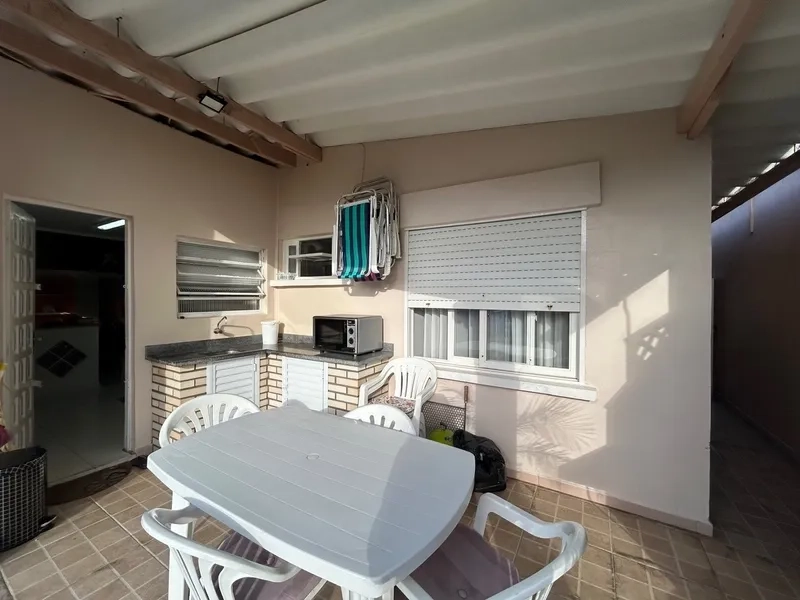 Casa com 3 Dormitórios, Amplo Pátio Fechado e Espaço Gourmet: 7ª foto da galeria de imagens do imóvel