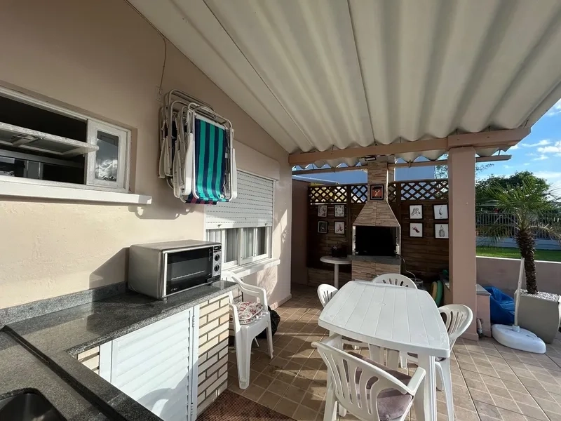 Casa com 3 Dormitórios, Amplo Pátio Fechado e Espaço Gourmet: 6ª foto da galeria de imagens do imóvel