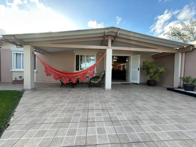 Casa com 3 Dormitórios, Amplo Pátio Fechado e Espaço Gourmet: 1ª foto da galeria de imagens do imóvel