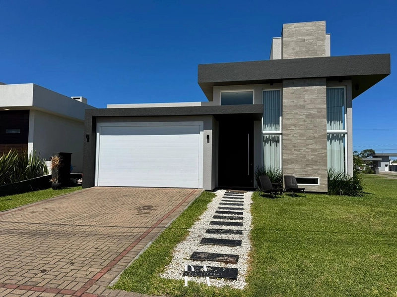 CASA COM VISTA PARA O LAGO: 3ª foto da galeria de imagens do imóvel