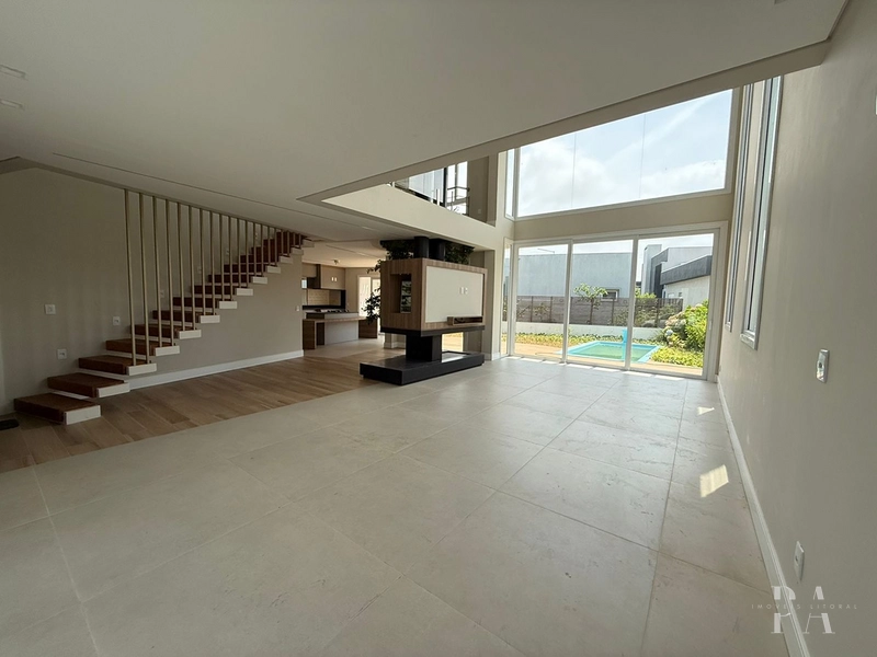 CASA DE LUXO SEMI MOBILIADA: 3ª foto da galeria de imagens do imóvel