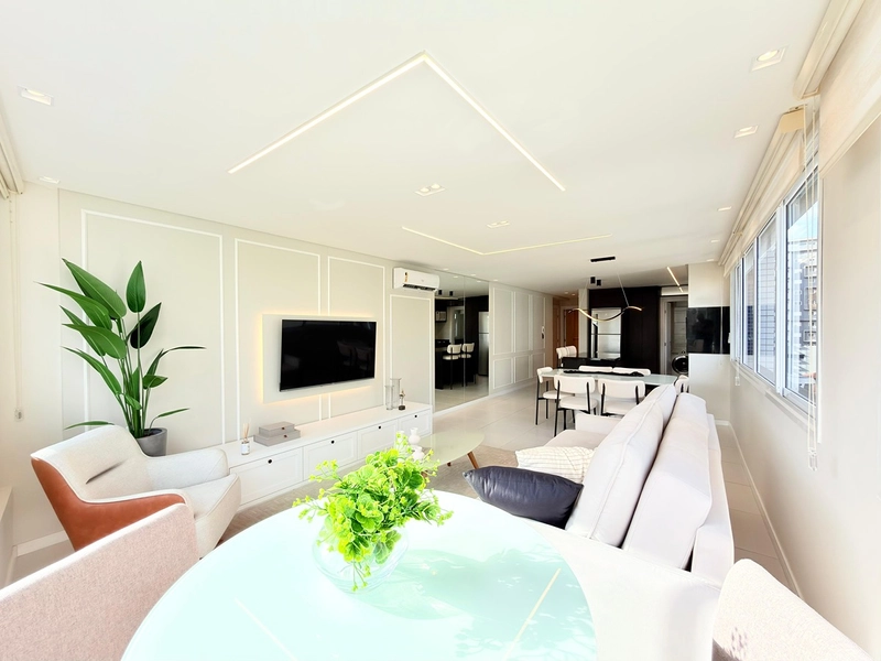 APARTAMENTO FRENTE PRAÇA COM VISTA MAR: 1ª foto da galeria de imagens do imóvel