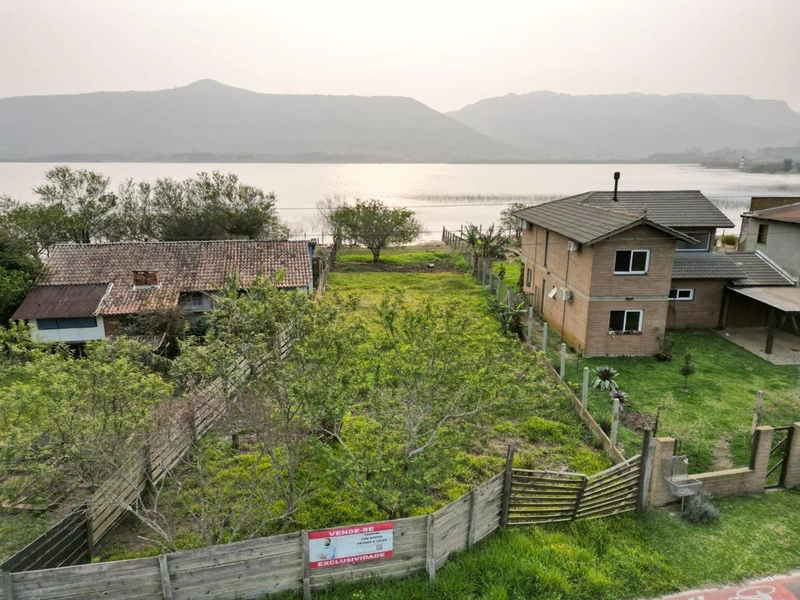 Terreno com bela vista para a Lagoa: 1ª foto da galeria de imagens do imóvel