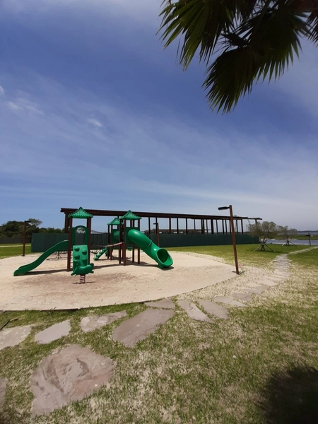 Terreno de esquina em condomínio + Garagem para Jet ski: 1ª foto da galeria de imagens do imóvel