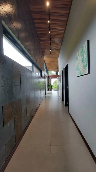 Casa alto padrão no Morro da Borussia: 2ª foto da galeria de imagens do imóvel
