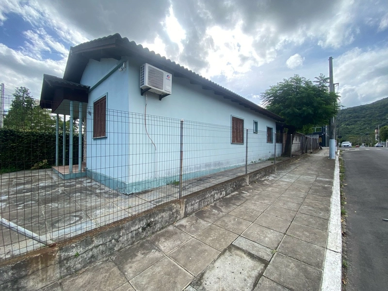 Terreno de esquina com três frentes: 1ª foto da galeria de imagens do imóvel