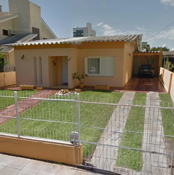 Linda casa com piscina: 2ª foto da galeria de imagens do imóvel