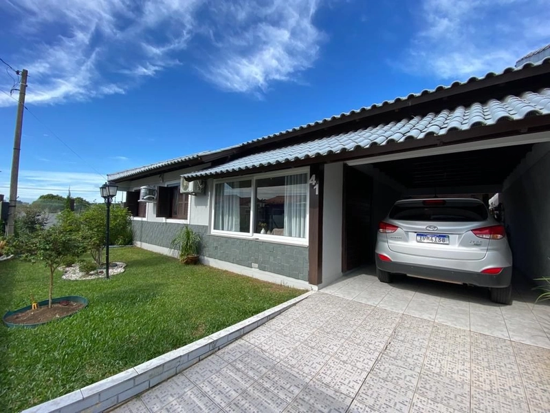 Belíssima casa com piscina: 1ª foto da galeria de imagens do imóvel