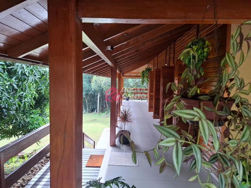 Bela casa em meio a natureza: 4ª foto da galeria de imagens do imóvel