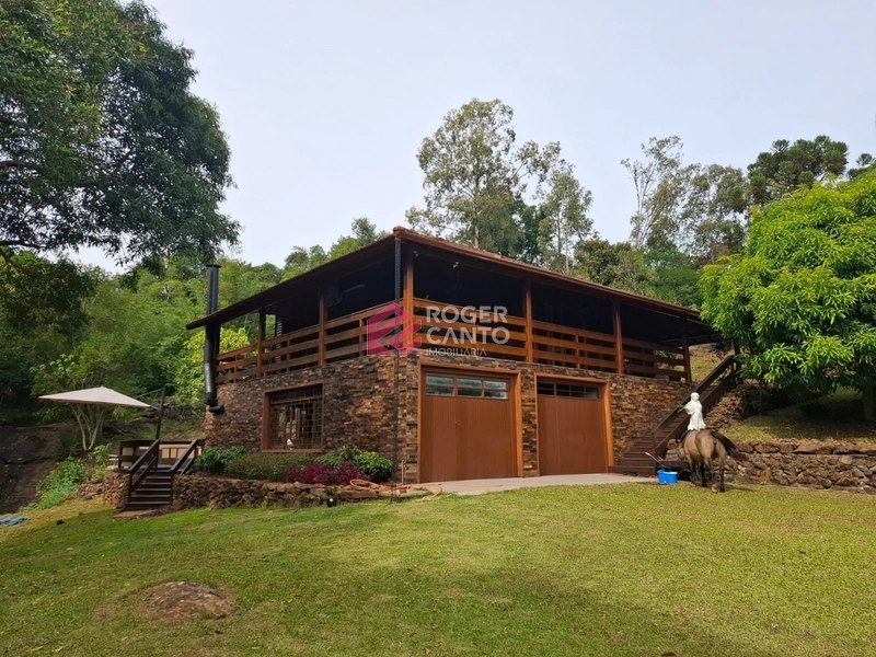 Bela casa em meio a natureza: 2ª foto da galeria de imagens do imóvel