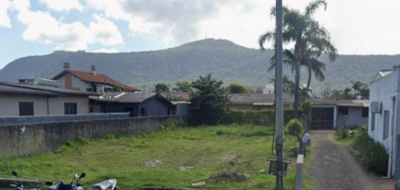 Terreno bem localizado: 1ª foto da galeria de imagens do imóvel