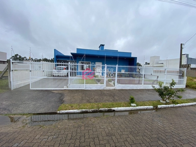 Lindo imovel com sala de estar com lareira, living e amplo espaco: 3ª foto da galeria de imagens do imóvel
