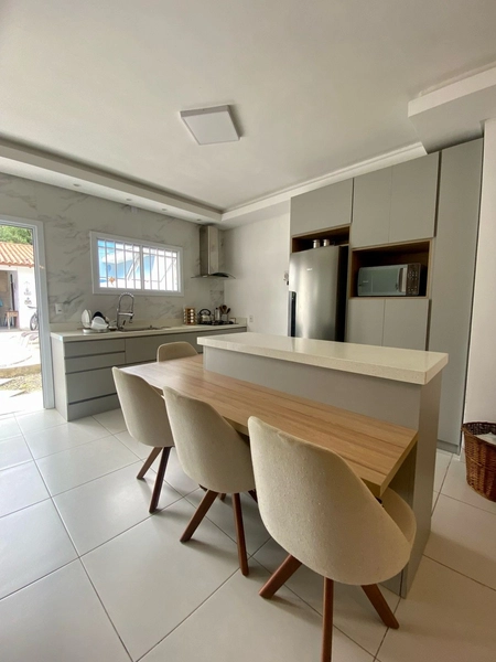 Excelente casa térrea com piscina no bairro Serramar: 1ª foto da galeria de imagens do imóvel