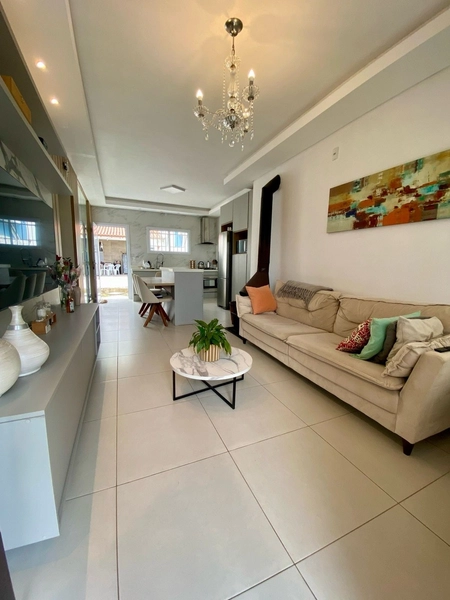 Excelente casa térrea com piscina no bairro Serramar: 2ª foto da galeria de imagens do imóvel