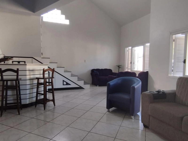 Ampla Residencia com Piscina: 22ª foto da galeria de imagens do imóvel
