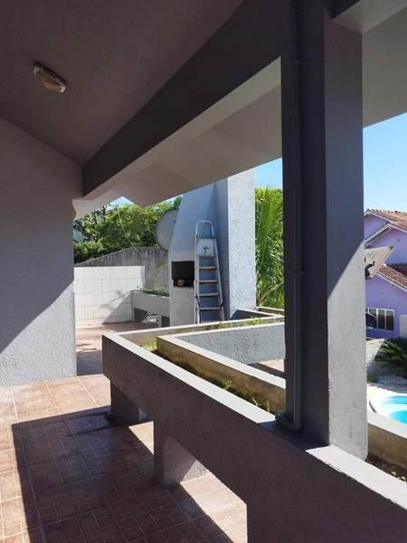 Ampla Residencia com Piscina: 4ª foto da galeria de imagens do imóvel