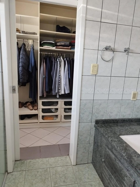 Ampla Residencia com Piscina: 3ª foto da galeria de imagens do imóvel