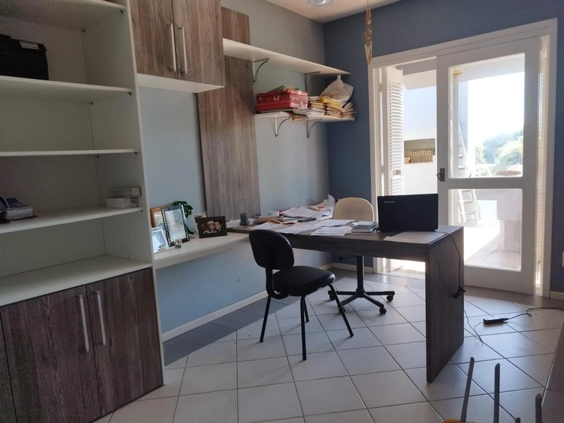 Ampla Residencia com Piscina: 6ª foto da galeria de imagens do imóvel