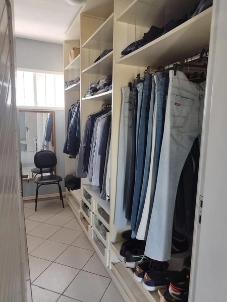 Ampla Residencia com Piscina: 13ª foto da galeria de imagens do imóvel