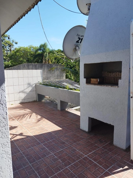 Ampla Residencia com Piscina: 1ª foto da galeria de imagens do imóvel