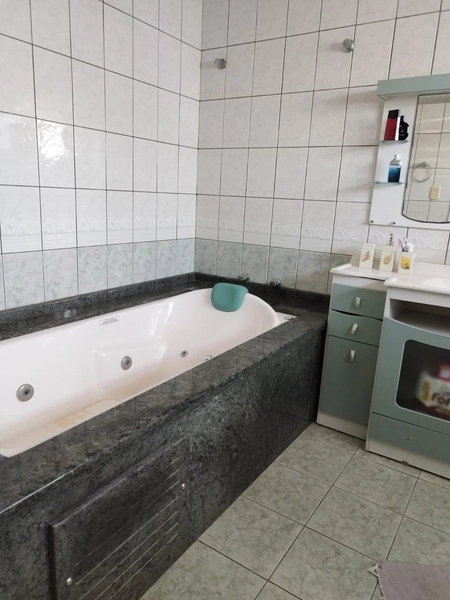 Ampla Residencia com Piscina: 17ª foto da galeria de imagens do imóvel