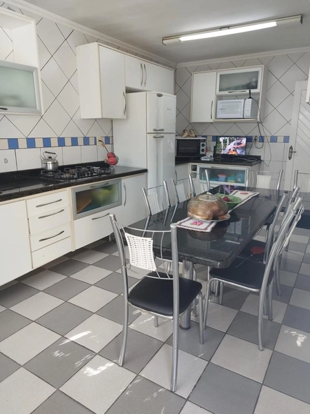 Ampla Residencia com Piscina: 15ª foto da galeria de imagens do imóvel
