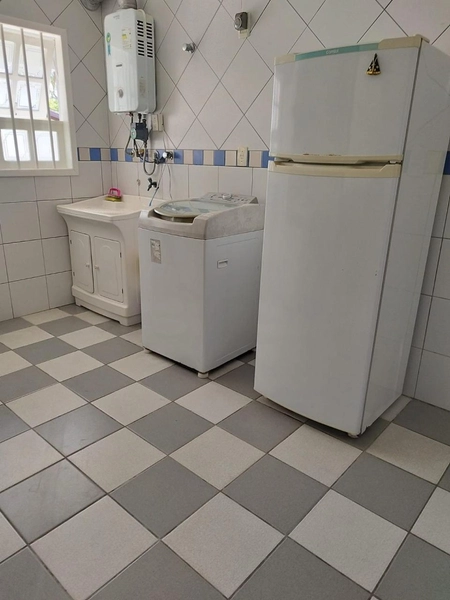 Ampla Residencia com Piscina: 14ª foto da galeria de imagens do imóvel