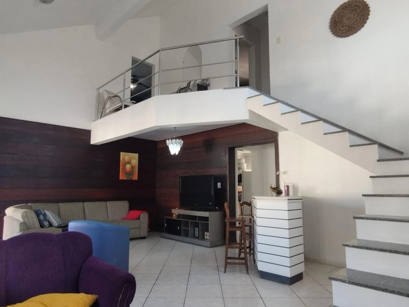 Ampla Residencia com Piscina: 7ª foto da galeria de imagens do imóvel