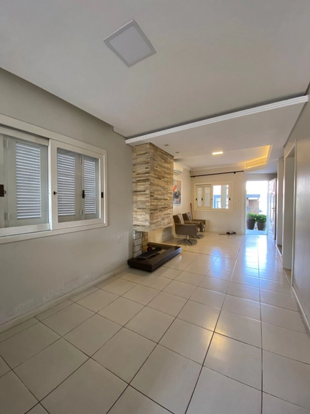 Casa Moderna localizada no centro de Osório.: 1ª foto da galeria de imagens do imóvel