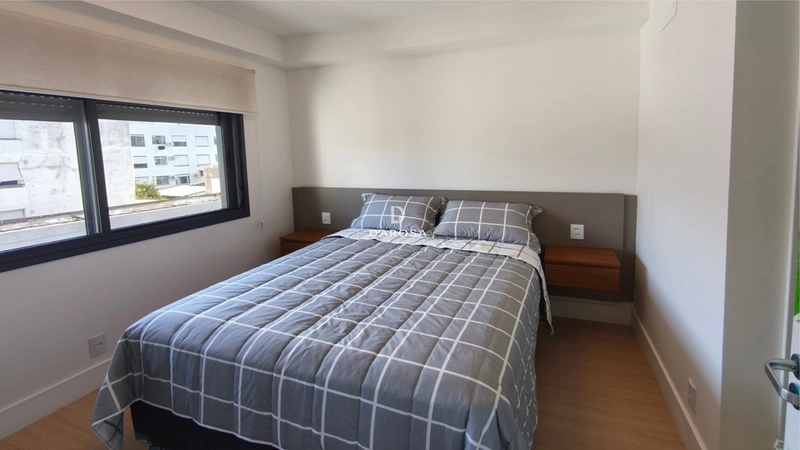 Apartamento decorado à venda no Jardim Botânico em Porto Alegre. São 79,28m² privativos, 2 dormitórios, suíte com closet, churrasqueira, 1 vaga e infraestrutura completa no Jardim Haut.: 4ª foto da galeria de imagens do imóvel