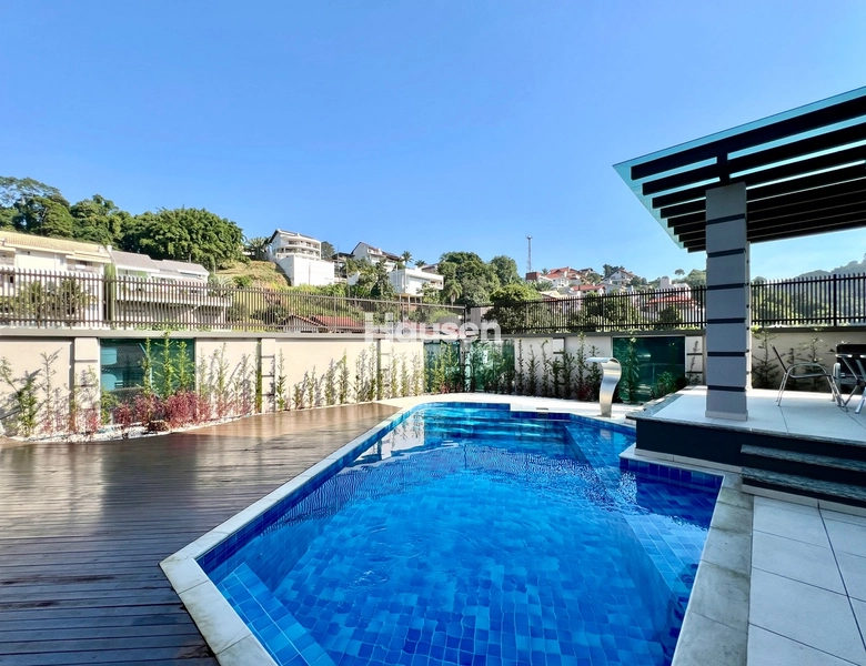 Linda Casa com Piscina no Centro de Brusque!: 5ª foto da galeria de imagens do imóvel