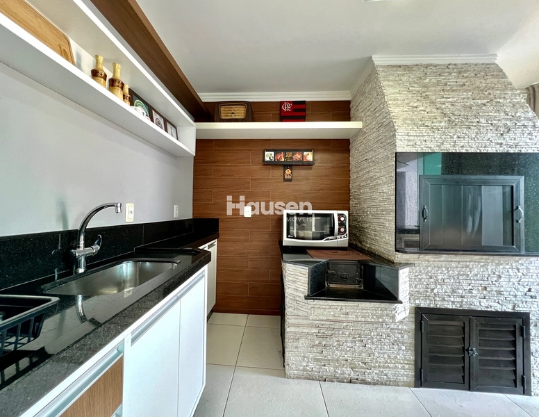 Linda Casa com Piscina no Centro de Brusque!: 10ª foto da galeria de imagens do imóvel