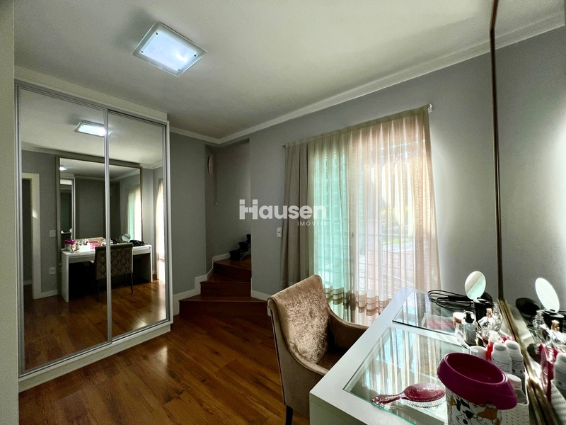 Linda Casa com Piscina no Centro de Brusque!: 22ª foto da galeria de imagens do imóvel
