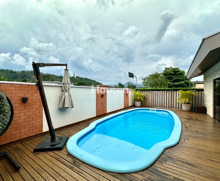 Casa com Piscina no Centro de Guabiruba!: 5ª foto da galeria de imagens do imóvel