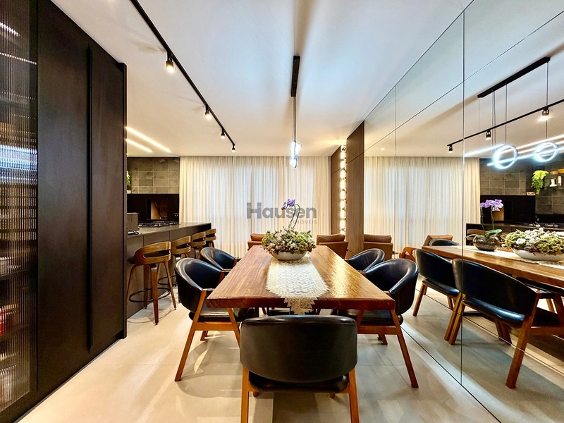 Apartamento com 3 Suítes Finamente Mobiliado e Equipado: 4ª foto da galeria de imagens do imóvel