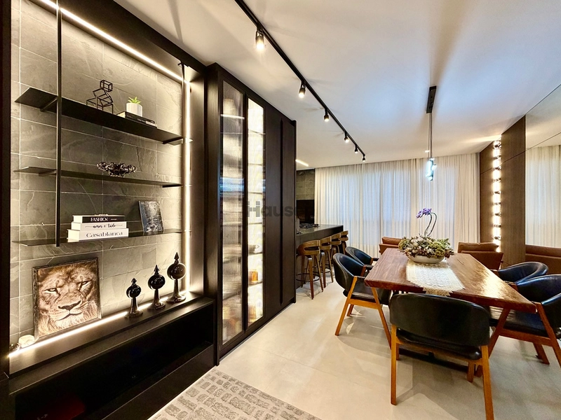Apartamento com 3 Suítes Finamente Mobiliado e Equipado: 3ª foto da galeria de imagens do imóvel