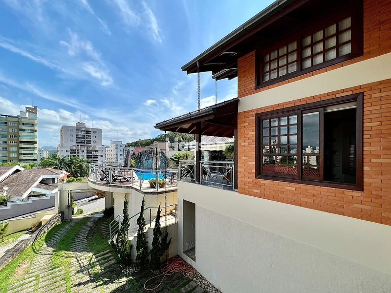 Casa no Centro de Brusque com Piscina e 4 dormitórios.: 18ª foto da galeria de imagens do imóvel