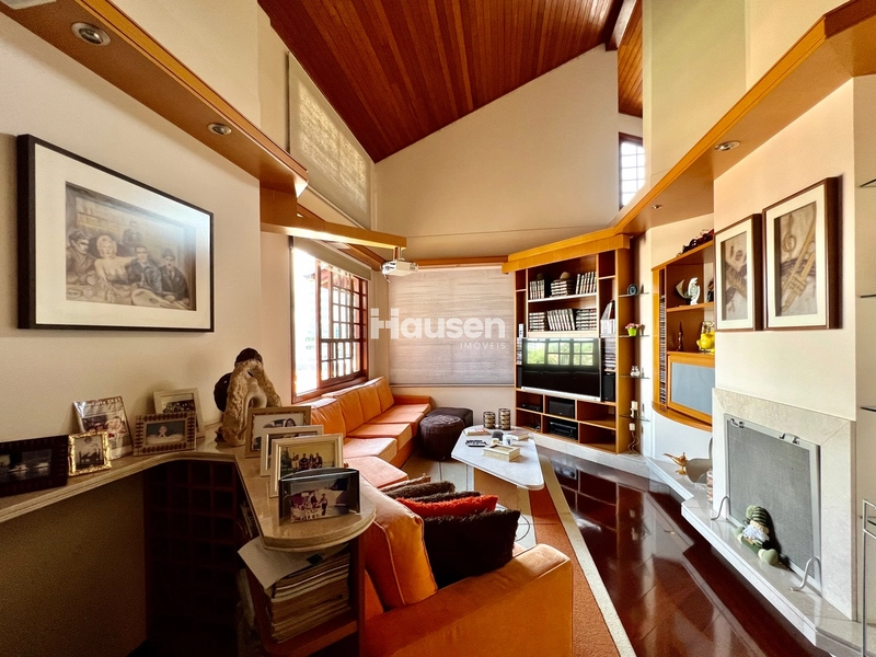 Casa no Centro de Brusque com Piscina e 4 dormitórios.: 10ª foto da galeria de imagens do imóvel