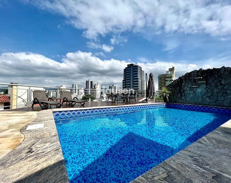 Casa no Centro de Brusque com Piscina e 4 dormitórios.: 2ª foto da galeria de imagens do imóvel