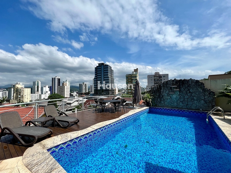 Casa no Centro de Brusque com Piscina e 4 dormitórios.: 1ª foto da galeria de imagens do imóvel