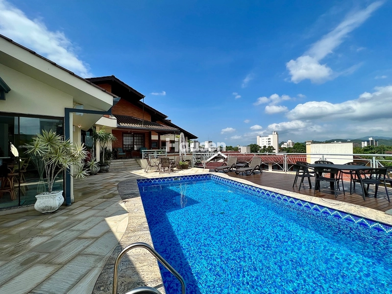 Casa no Centro de Brusque com Piscina e 4 dormitórios.: 3ª foto da galeria de imagens do imóvel